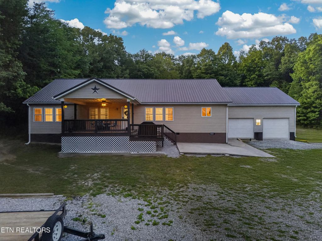 2723 Rugby Pike, Jamestown