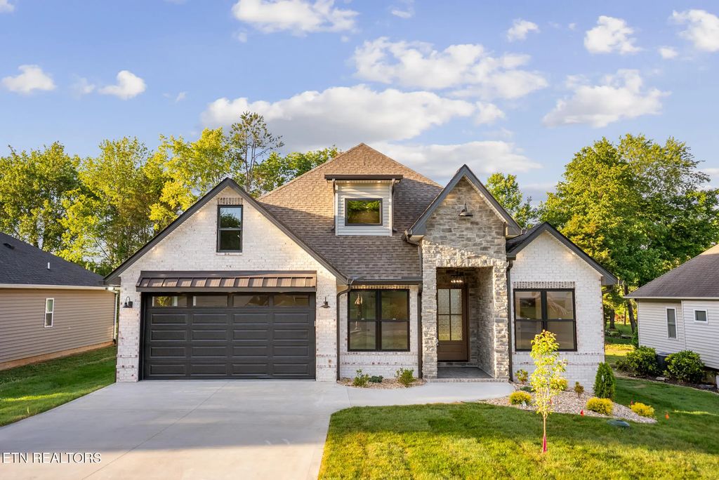 207 Ogana Lane, Loudon