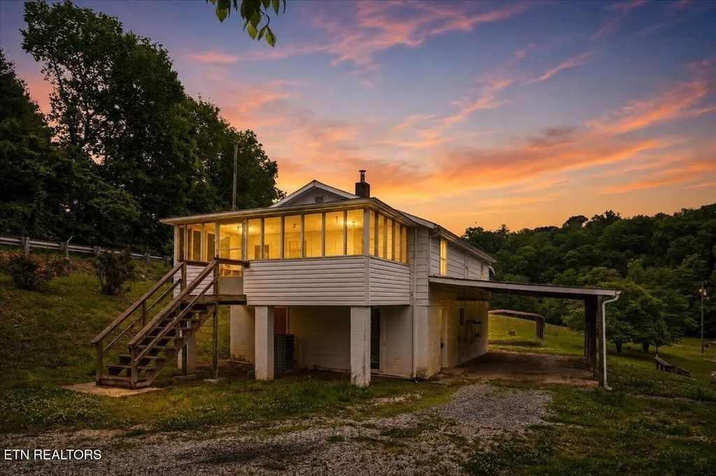 743 Lovely Bluff Rd, Rocky Top
