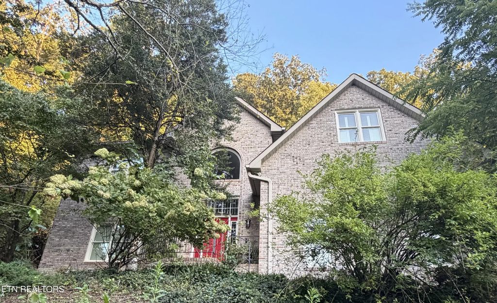 136 Baypath Drive, Oak Ridge