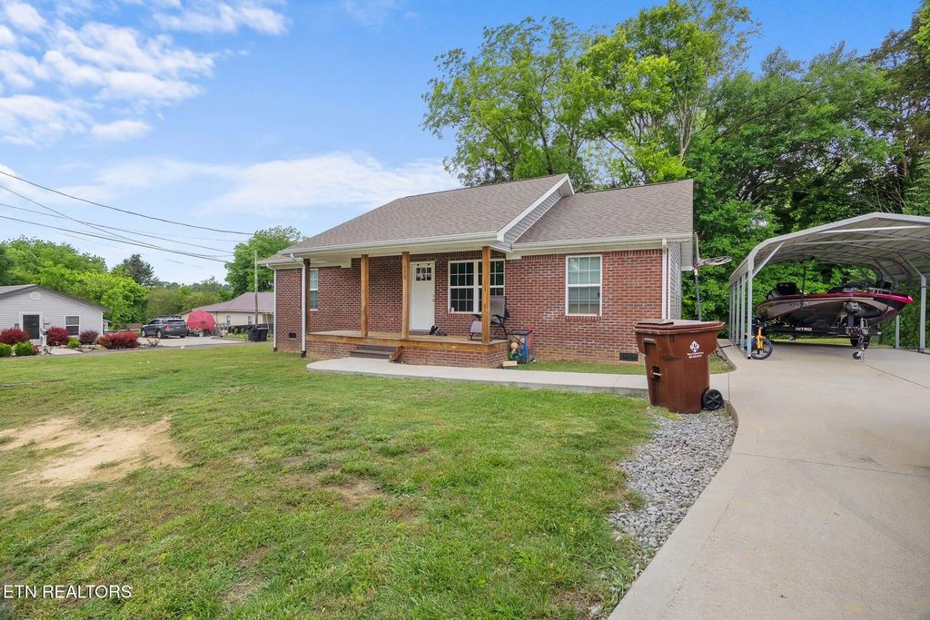 320 W Walnut St, Madisonville