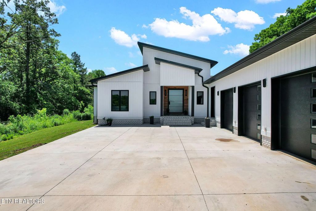309 County Road 197, Athens