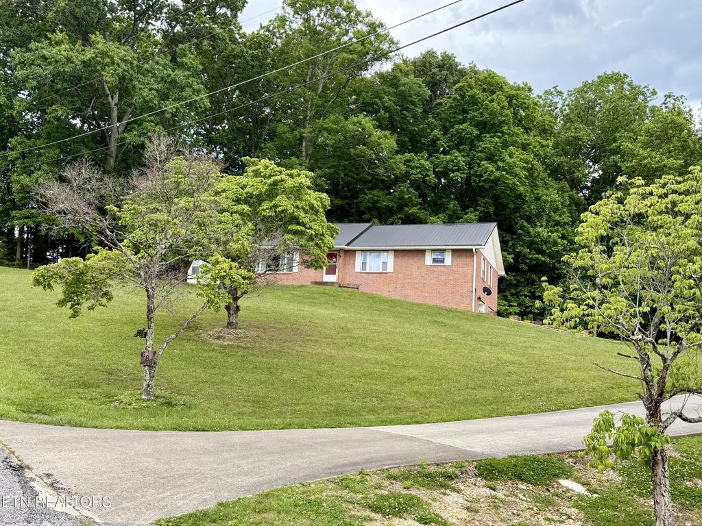 688 Stiner Lane, LaFollette