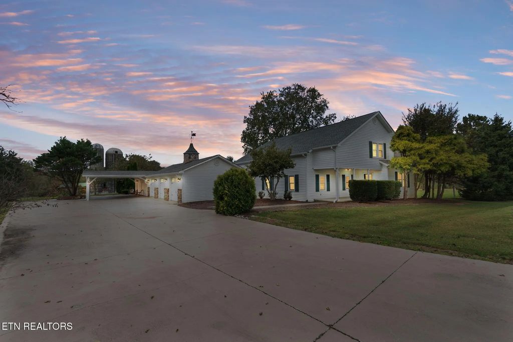 852 County Road 422, Englewood