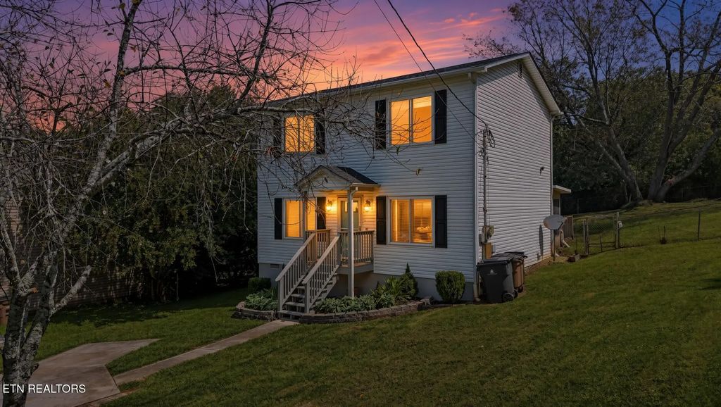 608 Busbee Rd, Knoxville