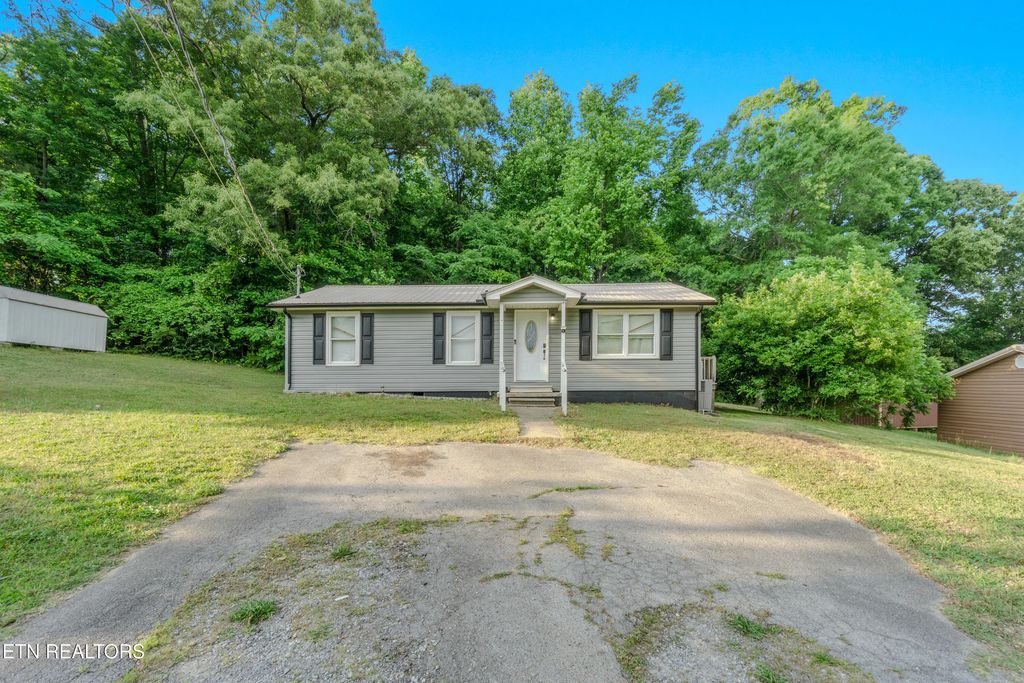 1224 Mountain View Circle, Etowah