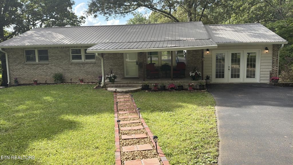 273 Fairway St, Crossville