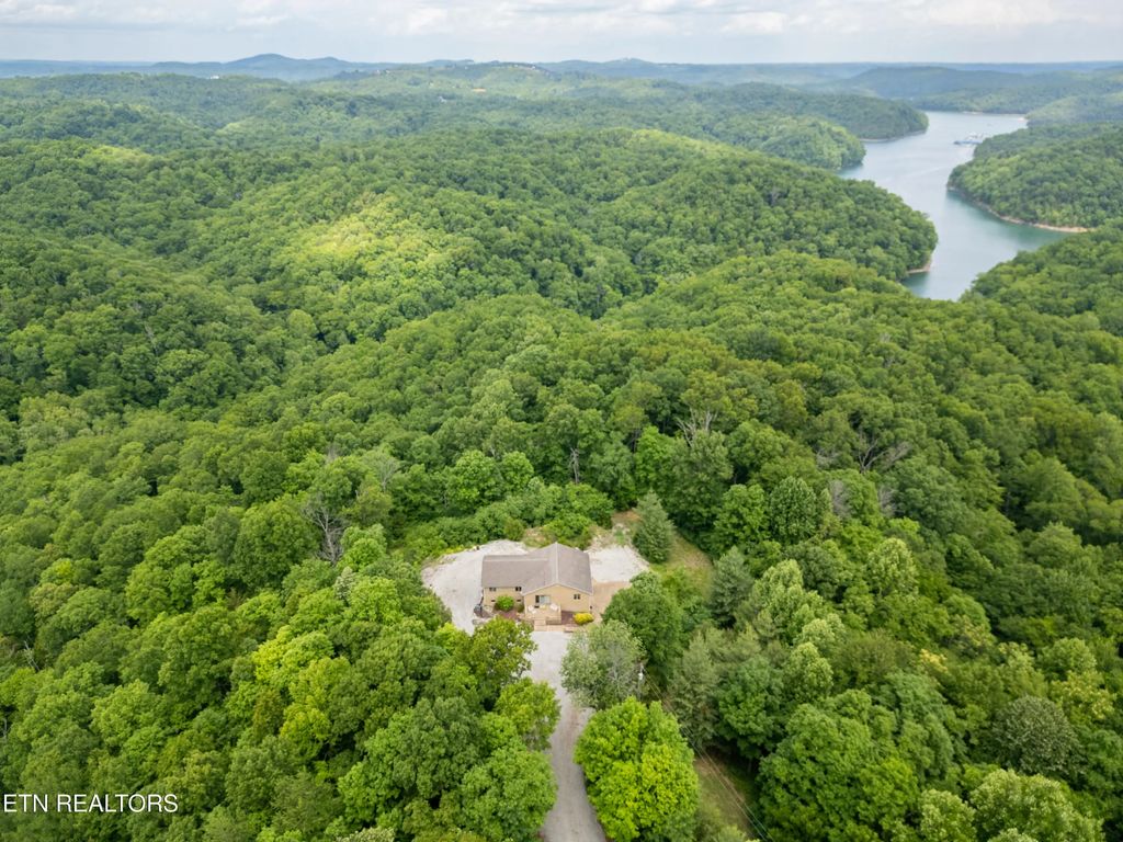 241 Hidden Cove Lane, Allons
