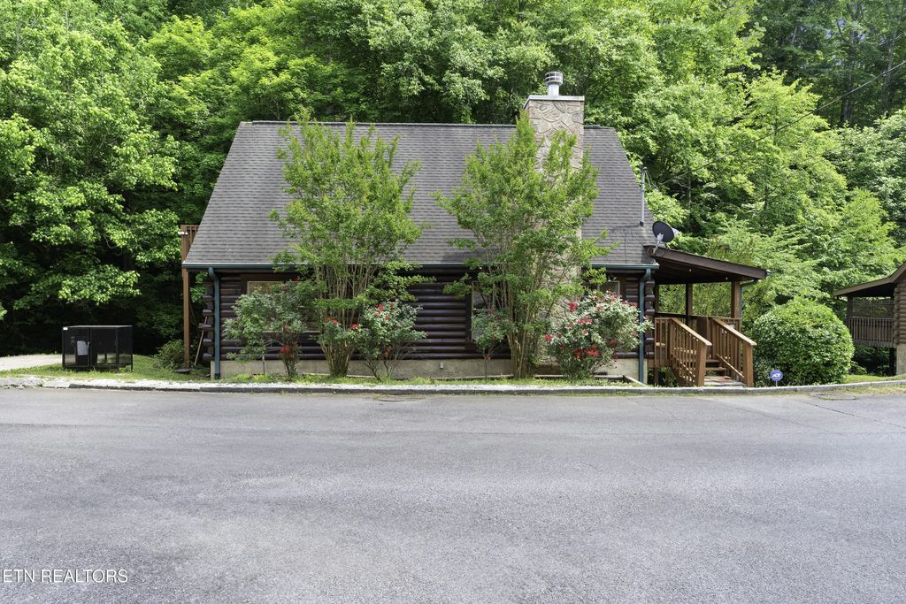 1316 Wedge Tailed Lane, Sevierville