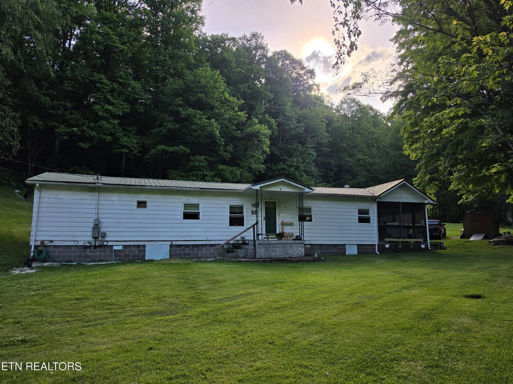509 Rogers Cemetery Rd, Pennington Gap