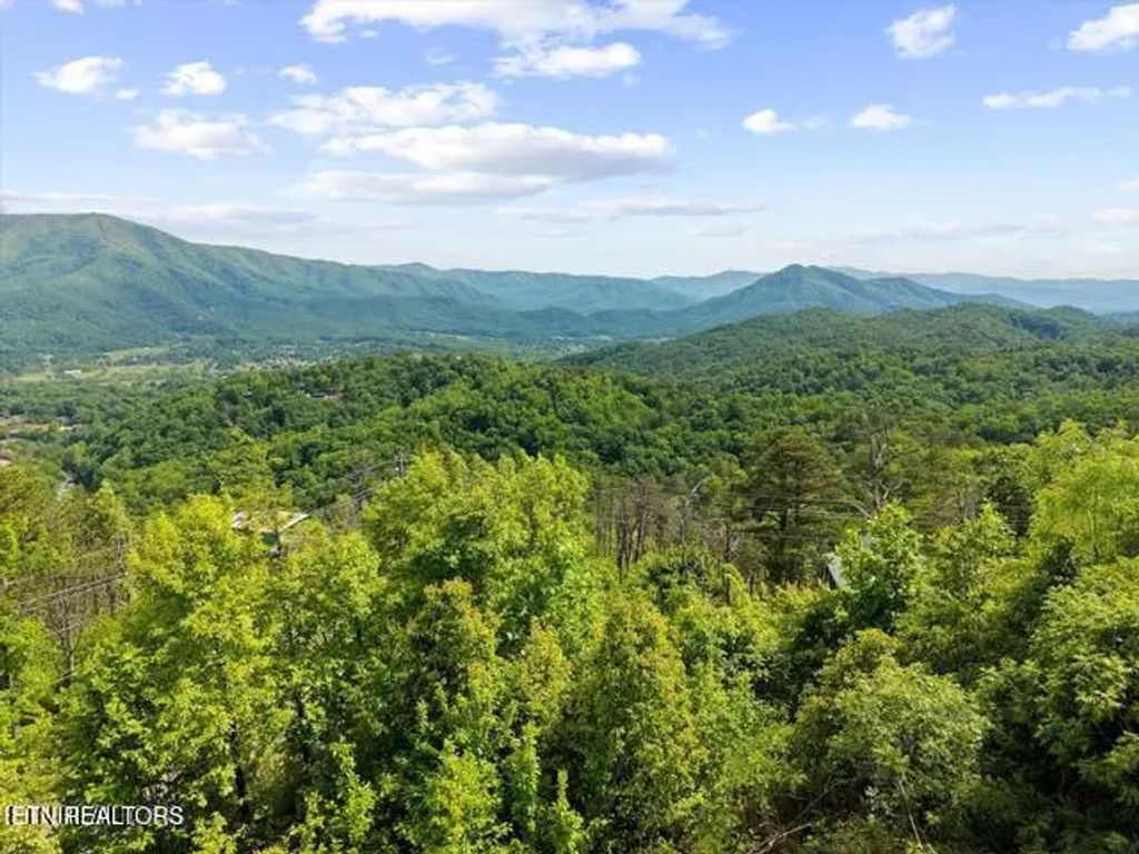 Hatcher Mountain Rd, Sevierville