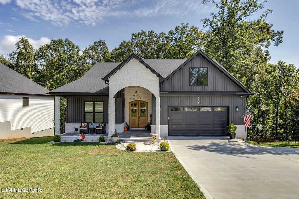 136 Amohi Way, Loudon