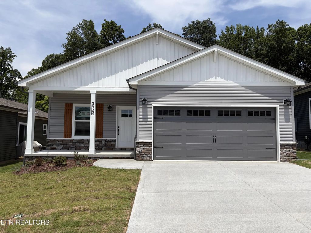 3827 Crimson Clover Lane, Knoxville