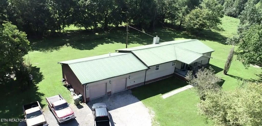 162 Charlie Byrd Lane, Pioneer