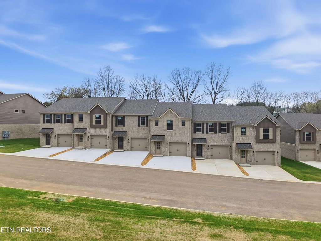 8968 Keenberg Lane, Knoxville