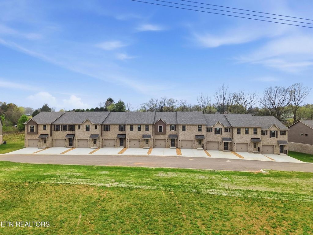 8958 Keenberg Lane, Knoxville