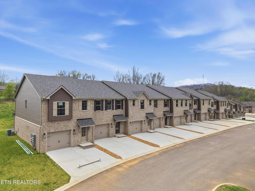 8954 Keenberg Lane, Knoxville