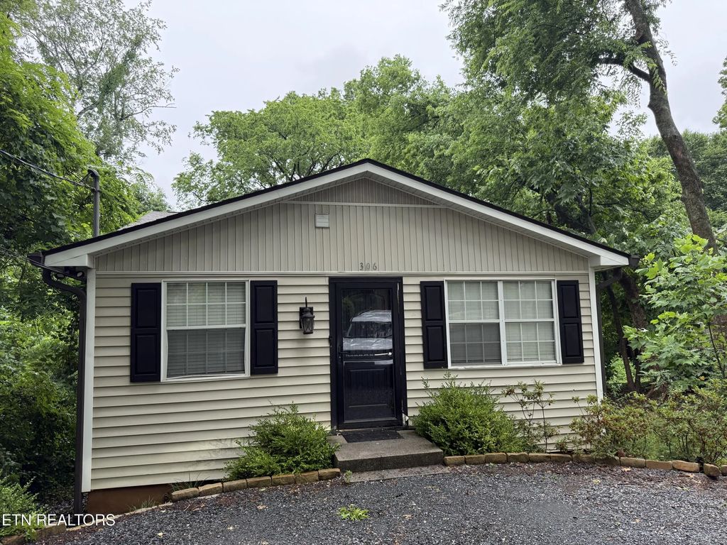 306 Kingston Court, Knoxville