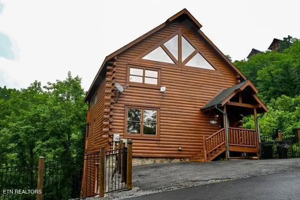 1044 Black Bear Cub Way, Sevierville