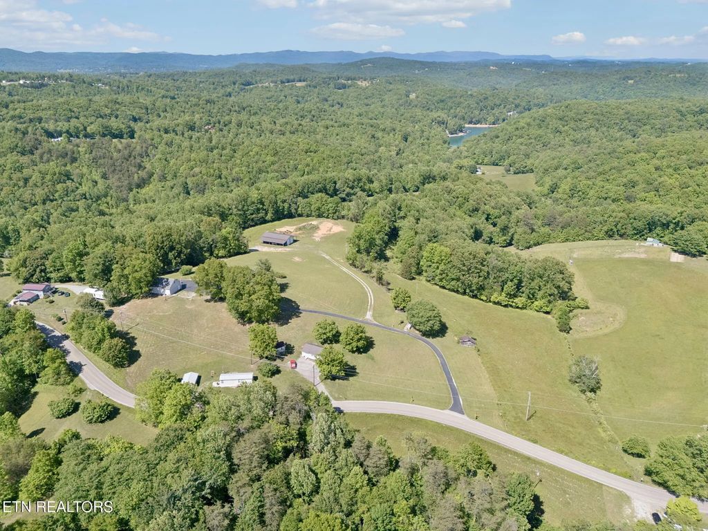 2245 Pinecrest Rd, Jacksboro