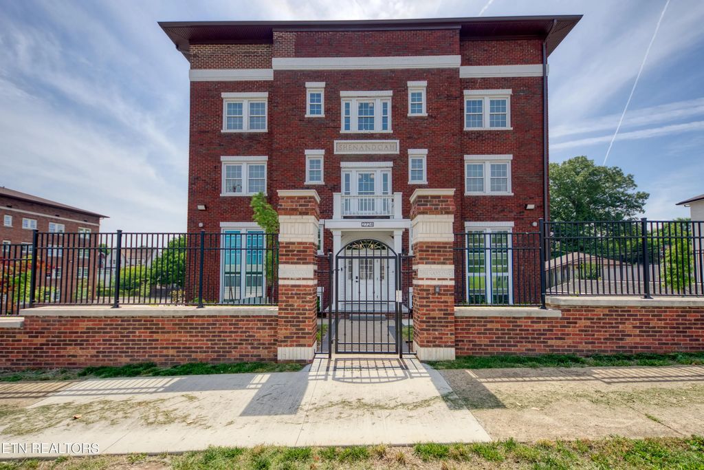 2724 E Magnolia Ave 402, Knoxville