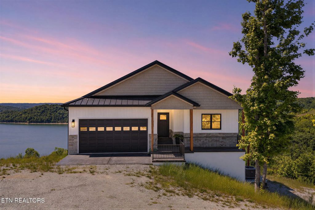 448 Taylor Rd, Byrdstown