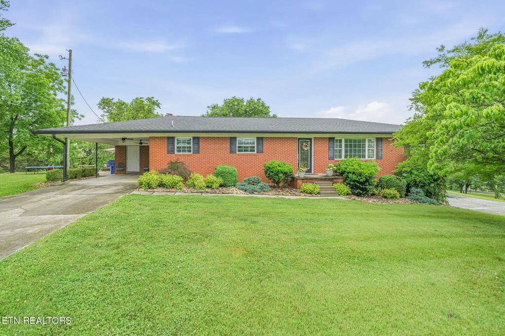 9402 Johnson Rd, Strawberry Plains