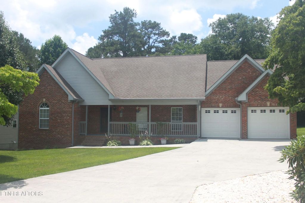 172 Depew Drive, Loudon