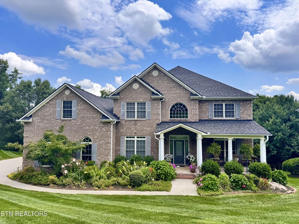 712 Whispering Hills Lane, Knoxville