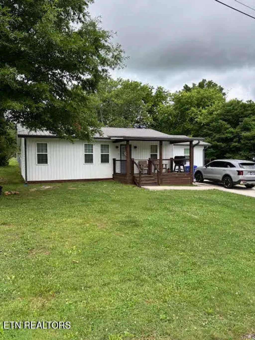 409 Greenwood Circle, Madisonville