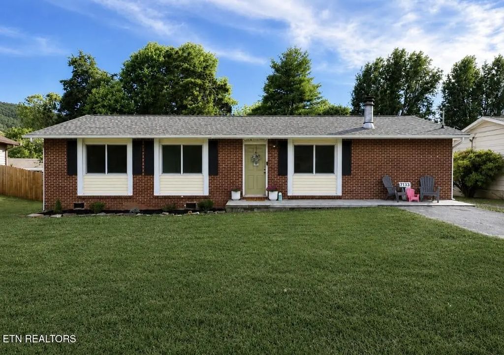 7133 Meadowbrook Circle, Knoxville