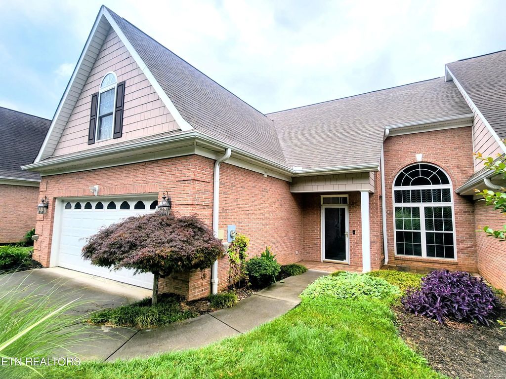 1077 Creekside Village Way, Seymour
