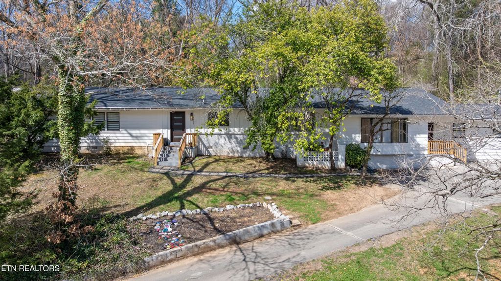 6020 Weems Rd, Knoxville