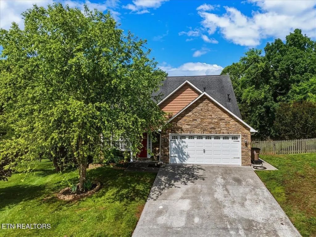 7101 Pinecroft Lane, Knoxville