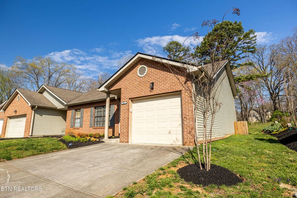 8411 Ivy Green Way, Knoxville