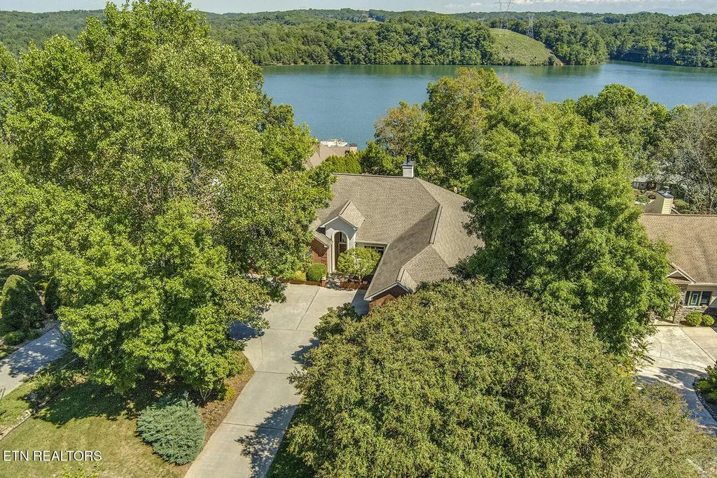 410 Catoosa Lane, Loudon
