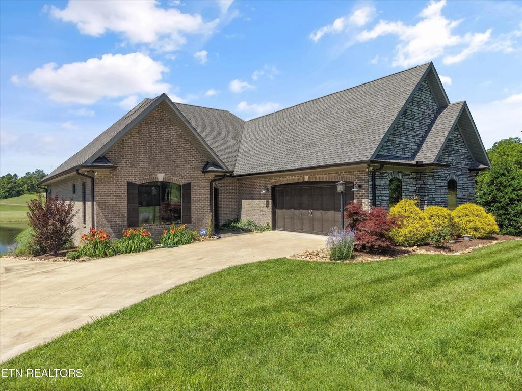320 Augusta Lane, Lenoir City