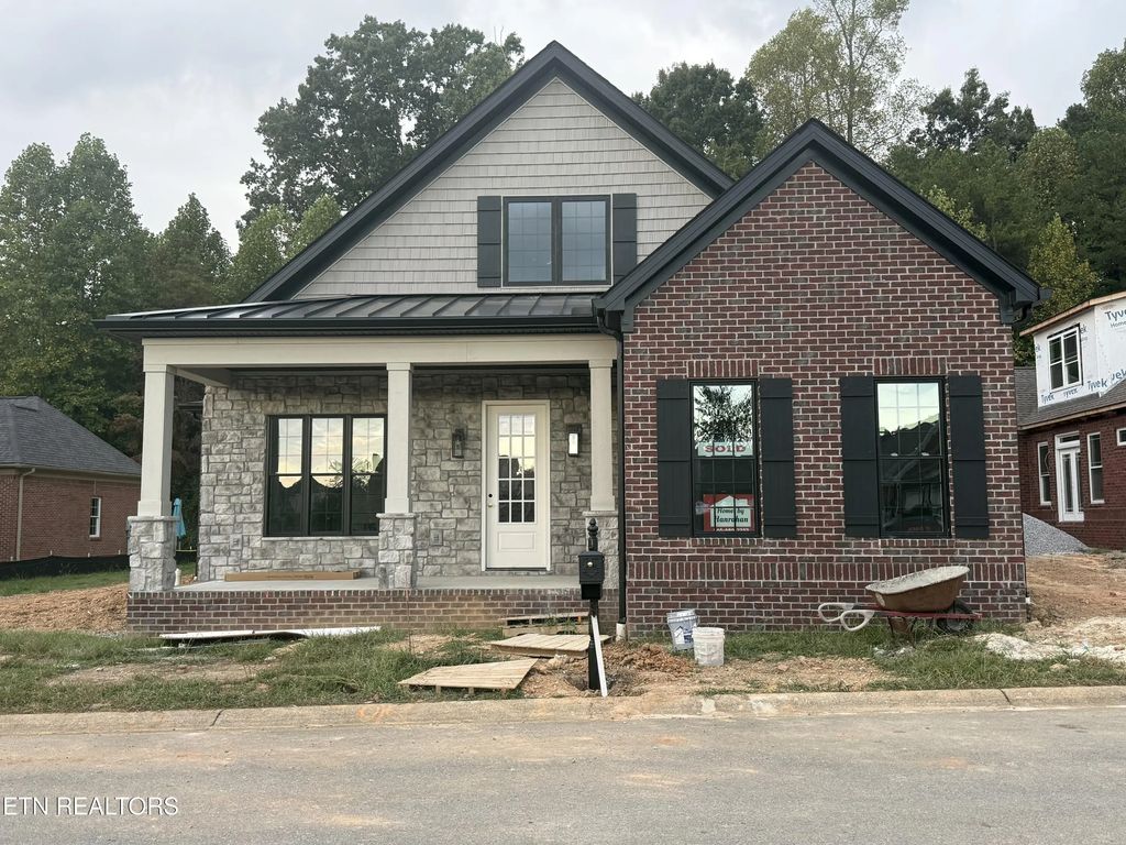 44 Royal Troon Circle, Oak Ridge