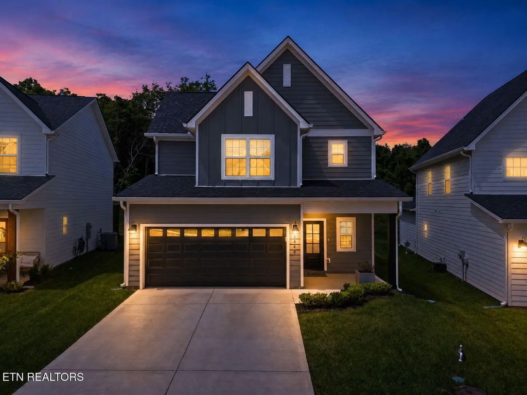 1640 Spring Berry Lane, Knoxville