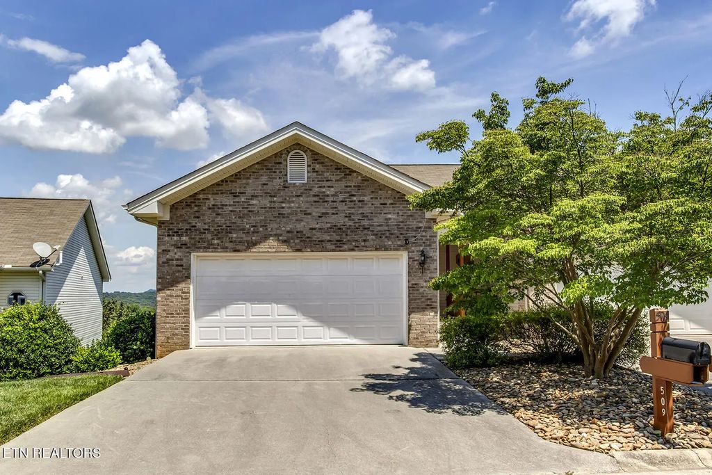 509 Cimarron Circle, Loudon