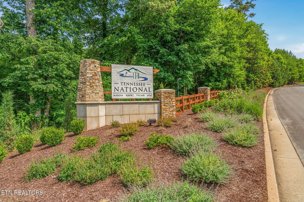 184 Lake Life Way, Loudon