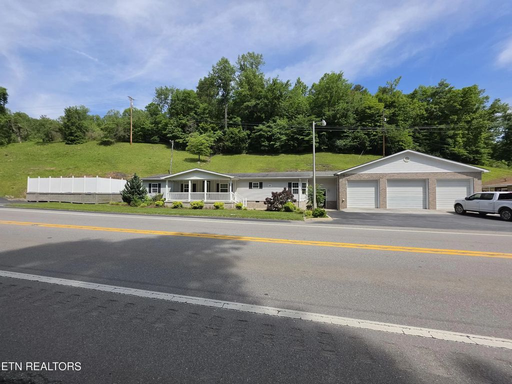 2953 U.s. 119, Pineville
