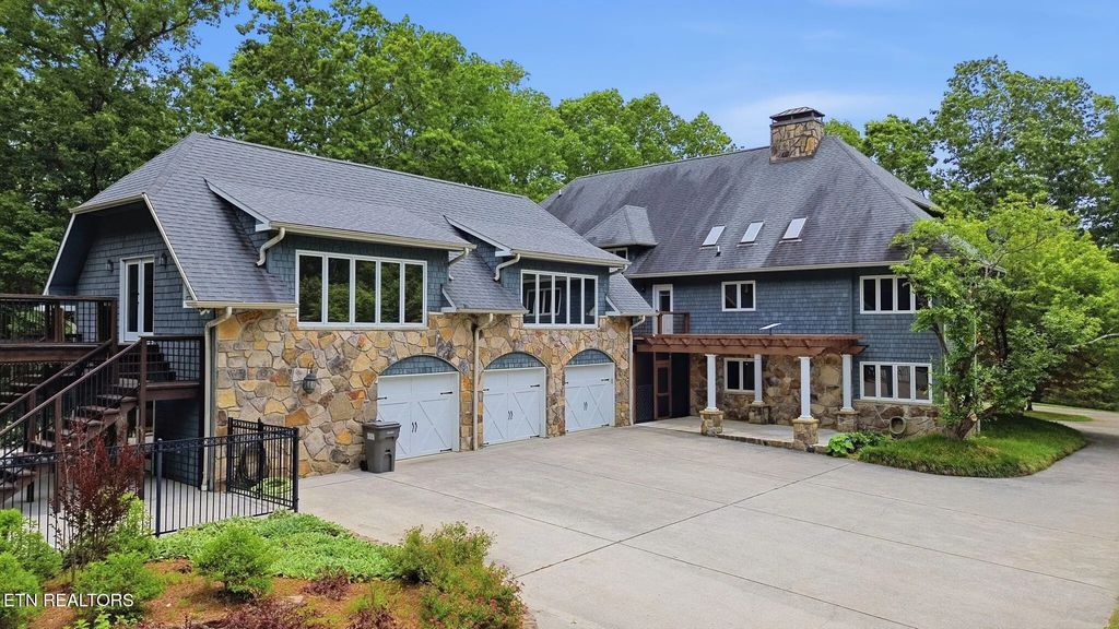 9109 Lynnwood Lane, Rockford