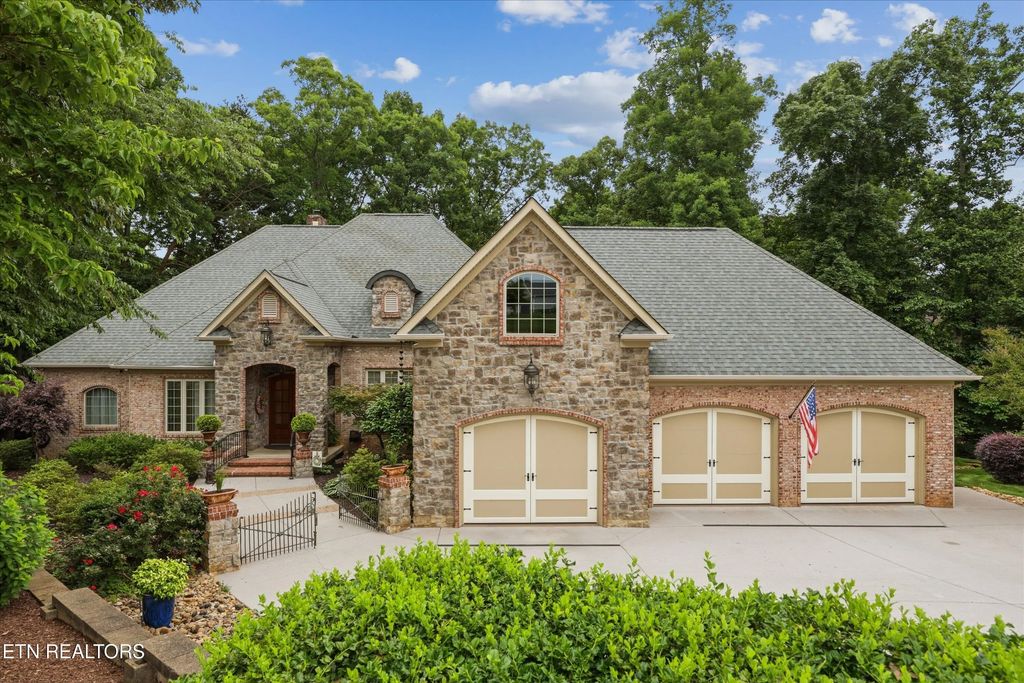 212 Okema, Loudon