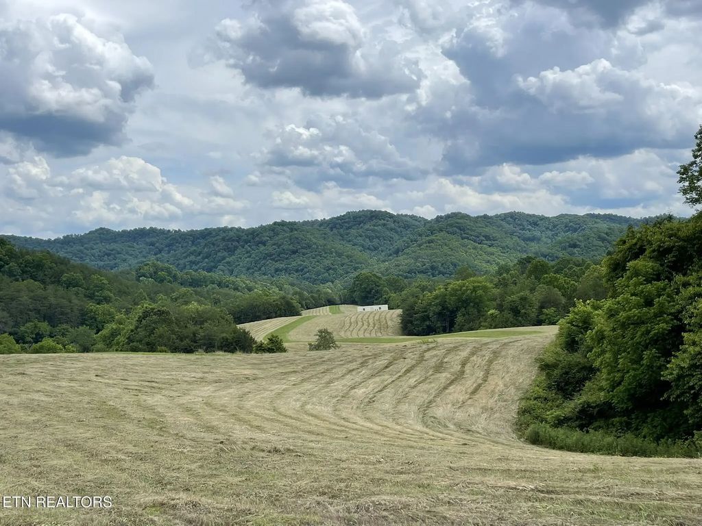 6948 Tazewell Hwy, Sneedville