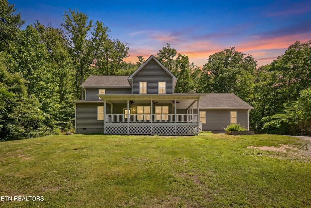 906 Park Lane, Andersonville