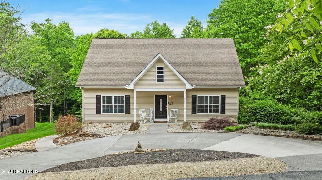 210 Wahuhu Lane, Loudon