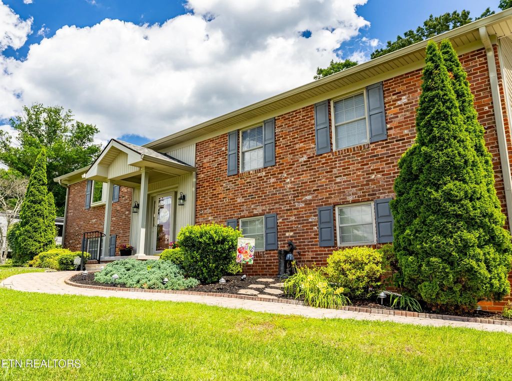 1321 Crestwood Drive, Louisville