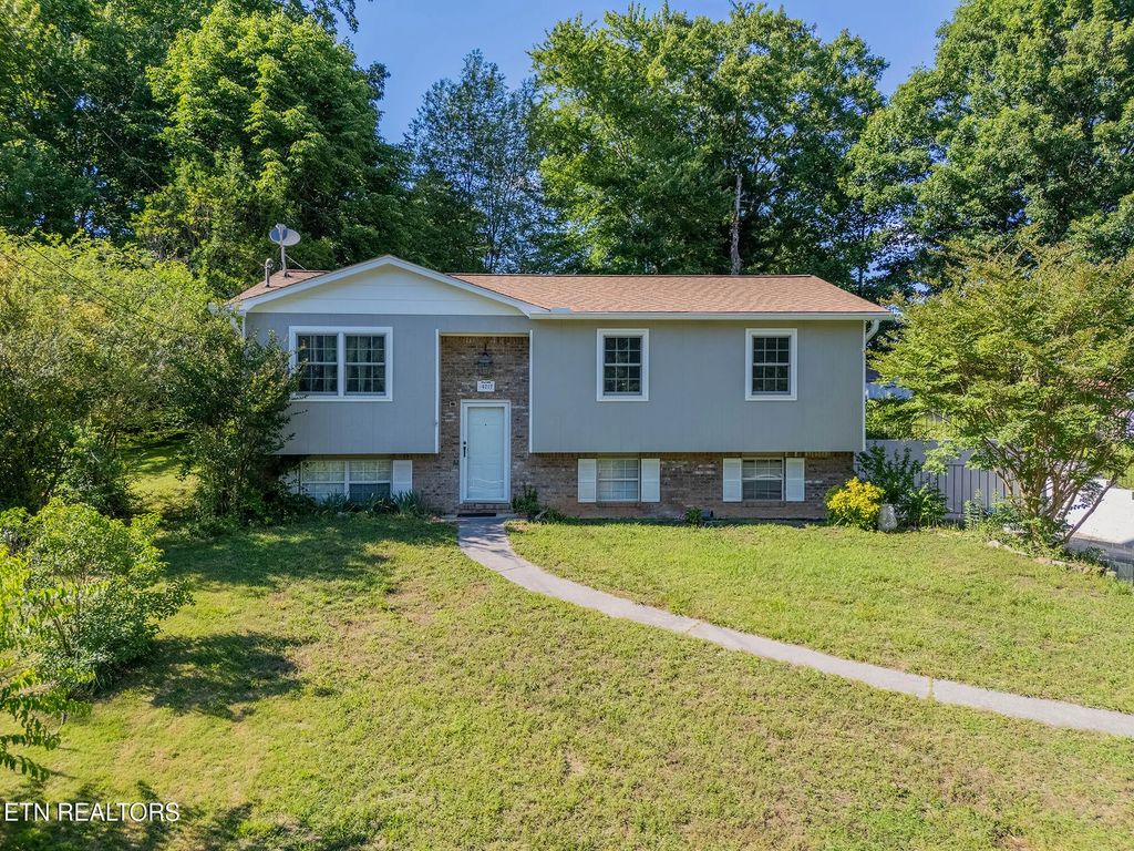 6217 Starhurst Drive, Knoxville