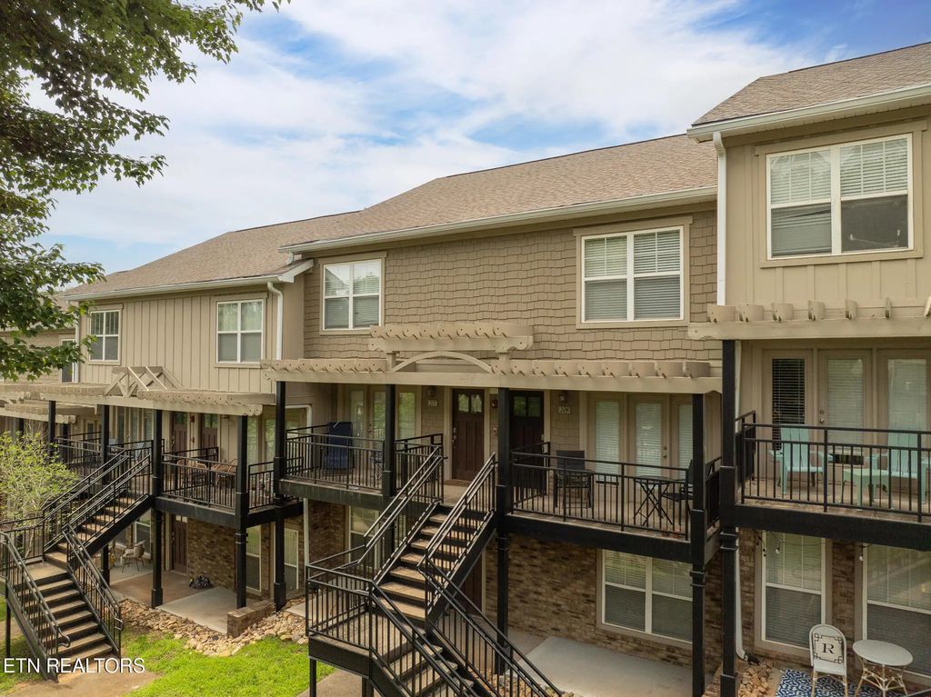 3950 Cherokee Woods Way, Knoxville